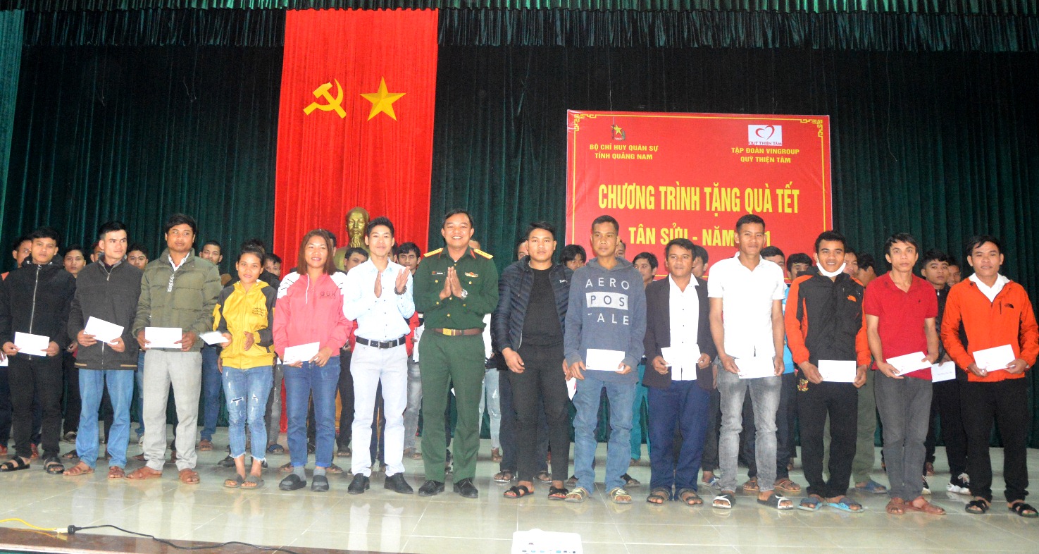 Trao 500 suất quà Tết tặng bà con nhân dân tỉnh Quảng Nam